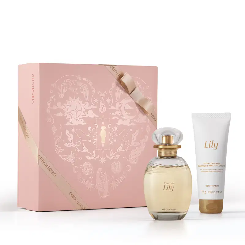 Caixa rosa com estampa delicada, contendo frasco de item perfumaria L'Eau de Lily de vidro e tampa cristal com borrifador dourado, e bisnaga de creme hidratante da mesma marca, em tons de branco e dourados.