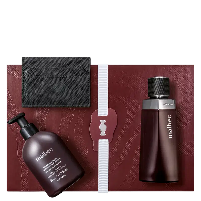 Embalagem de item de perfumaria Malbec em superfície de couro vermelho, com carteira e acessório de couro preto ao lado.