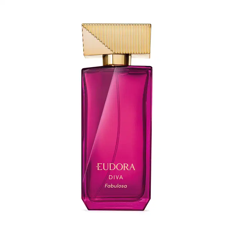 Frasco retangular de vidro rosa profundo. Embalagem com tampa dourada texturizada. Rótulo na parte frontal exibe o nome EUDORA DIVA Fabulosa em letras douradas. Produto de aparência elegante e sofisticada, com design minimalista e cores vibrantes.