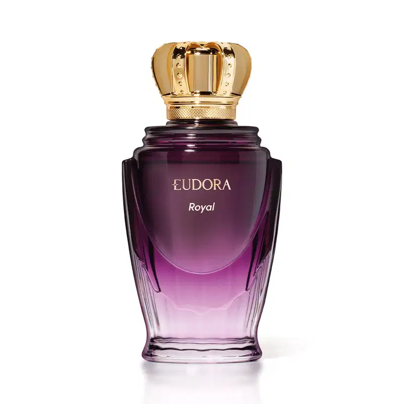Frasco do Desodorante Colônia Eudora Royal, com formato elegante e tampa dourada em forma de coroa. A embalagem possui uma coloração roxa degradê, com o nome da marca e do produto em destaque.