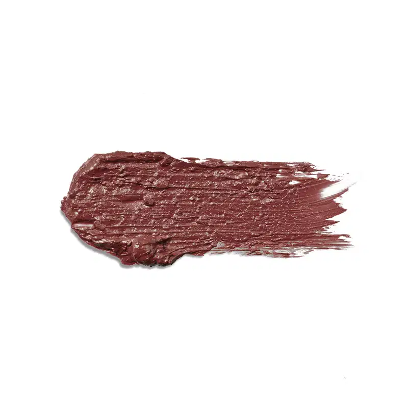 textura do batom nude nobre. tom marrom claro avermelhado suave e textura robusta e cremosa espalhada por uma superfície branca.