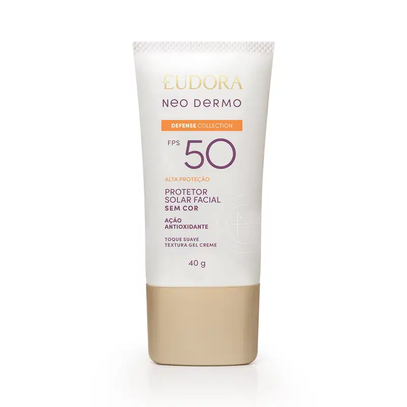 O produto apresentado é um protetor solar facial da linha Neo Dermo da marca Eudora, com FPS 50 e alta proteção. A embalagem é um tubo de cor bege, com rótulo branco e detalhes em roxo.