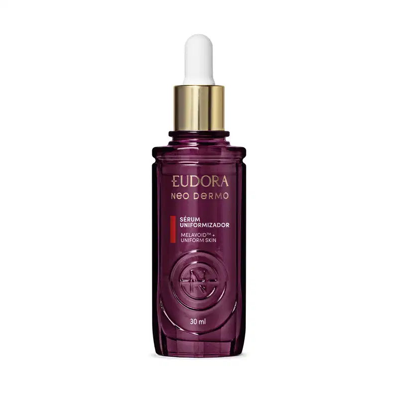 Frasco de vidro de cor roxa com conta-gotas dourado, contendo sérum uniformizador da marca Eudora Neo Dermo. O rótulo destaca o nome do produto e sua função de uniformizar a pele.