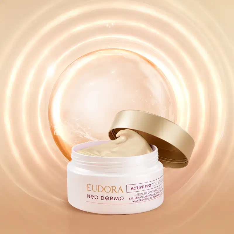 A embalagem é um pote branco com tampa dourada, contendo o rótulo "Eudora Neo Dermo" e informações sobre o produto. O creme está inserido em um ambiente com um fundo desfocado em tons bege, criando um efeito de profundidade e destaque para o produto.