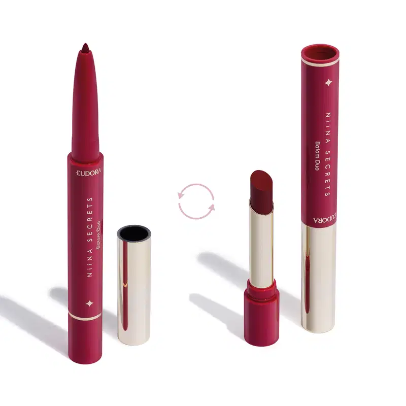 O produto apresentado na imagem é um batom da marca Niina Secrets Eudora. São dois produtos em um: uma lapiseira delineadora com a ponta afiada e o batom em formato stick. Todos os itens possuem detalhes em branco e vermelho.