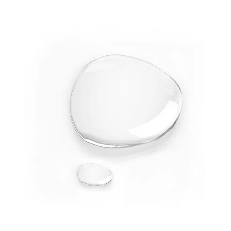 Textura do produto, em uma forma arredondada e transparente. Com uma consistência líquida.