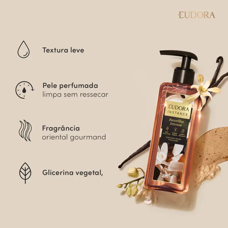 Imagem do produto com a textura e elementos de baunilha ao lado direito. Com o texto: Textura leve, pele perfumada limpa sem ressecar, fragrância oriental gourmand, glicerina vegetal.