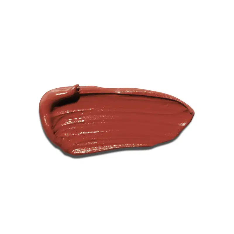 A textura do produto de beleza apresenta uma aparência cremosa e brilhante, com uma coloração marrom terracota intensa e uniforme. Sua consistência parece ser suave e macia, indicando uma fórmula cremosa e de fácil aplicação.