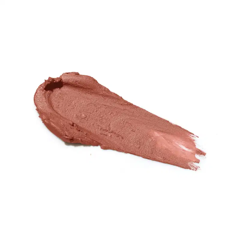 Amostra de batom rosado com textura cremosa e acabamento semi-matte. Apresenta superfície lisa e uniforme, com leve reflexo. A cor predominante é um tom profundo de rosé romântico.