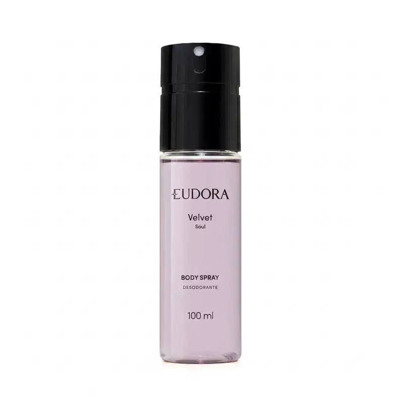 Frasco de item de perfumaria com tom arroxeado. Texto "EUDORA Velvet Soul" visível no rótulo. Embalagem cilíndrica com tampa preta. Escrito: Body Spray Desodorante!. Produto de 100 ml.