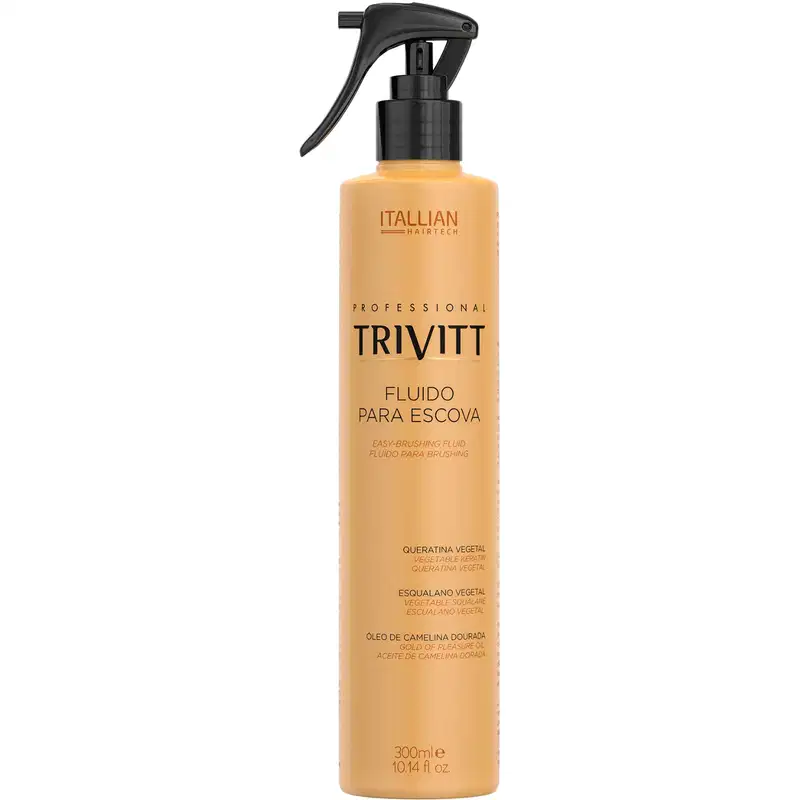 Produto de escovação para cabelos. Frasco plástico de cor bege com bomba spray preta. Rótulo com texto "Trivitt Fluido Para Escova" (Fluido para Escovação) em letras pretas. Volume de 300ml/10.14fl oz indicado na embalagem.