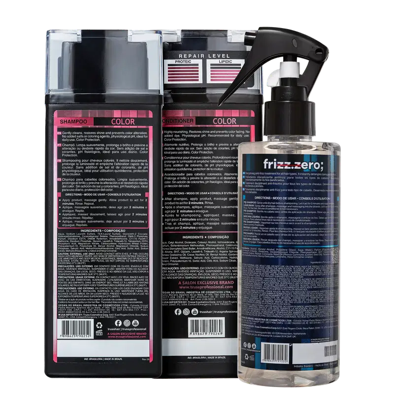 Produtos da marca Truss. Embalagens retangulares para shampoo e condicionador, com predominância das cores rosa e preta. Rótulos com os ingredientes e modo de uso. Frasco plástico transparente com spray para tratamento capilar, com líquido incolor.