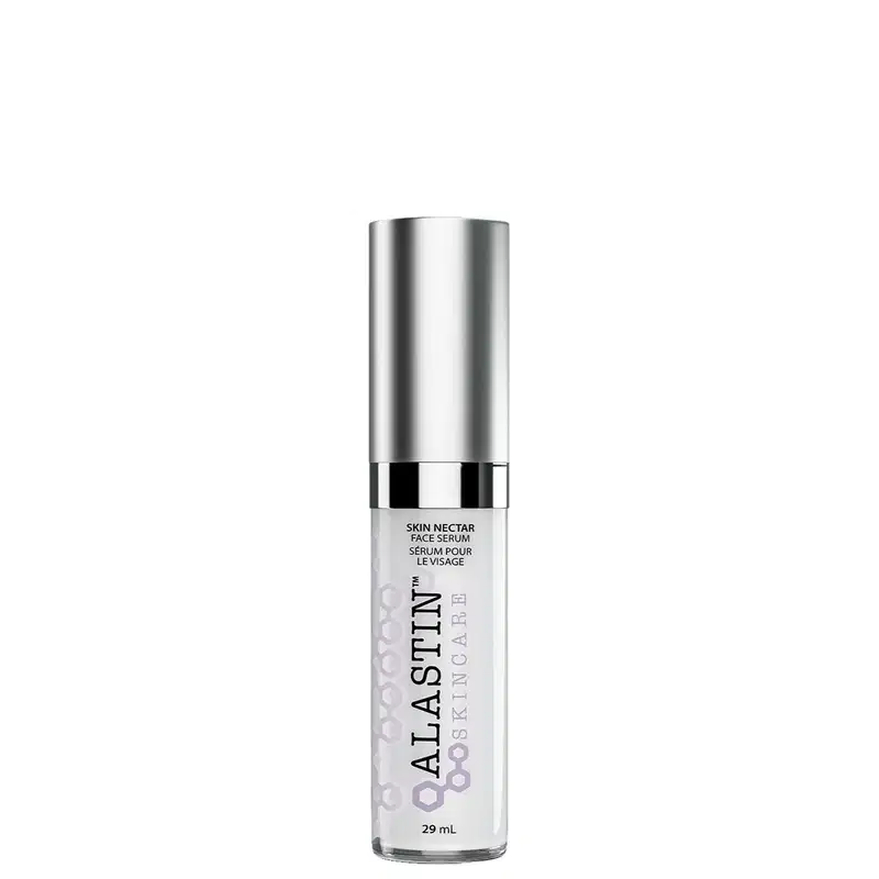 Creme sérum antissinais Alastin. Frasco cilíndrico de vidro transparente com tampa prateada metálica. Rótulo branco com o logotipo e nome do produto "Skin Nectar Face Serum" em letras pretas.