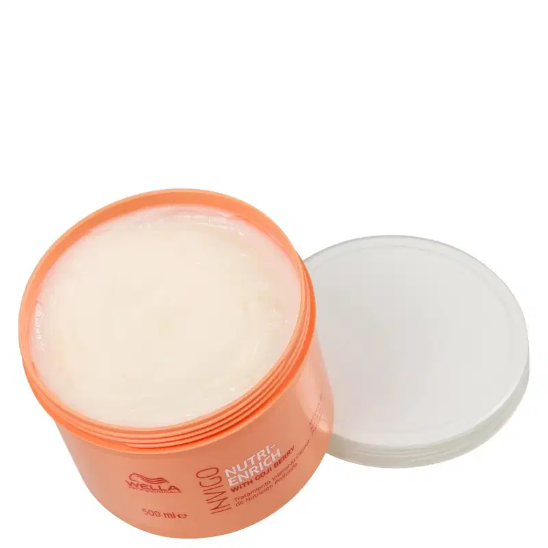 O produto apresentado é um creme de tratamento para cabelos da marca Wella Professionals, da linha Nutri-Enrich. A embalagem é um pote plástico de cor laranja, com tampa branca, contendo 500 ml do produto.