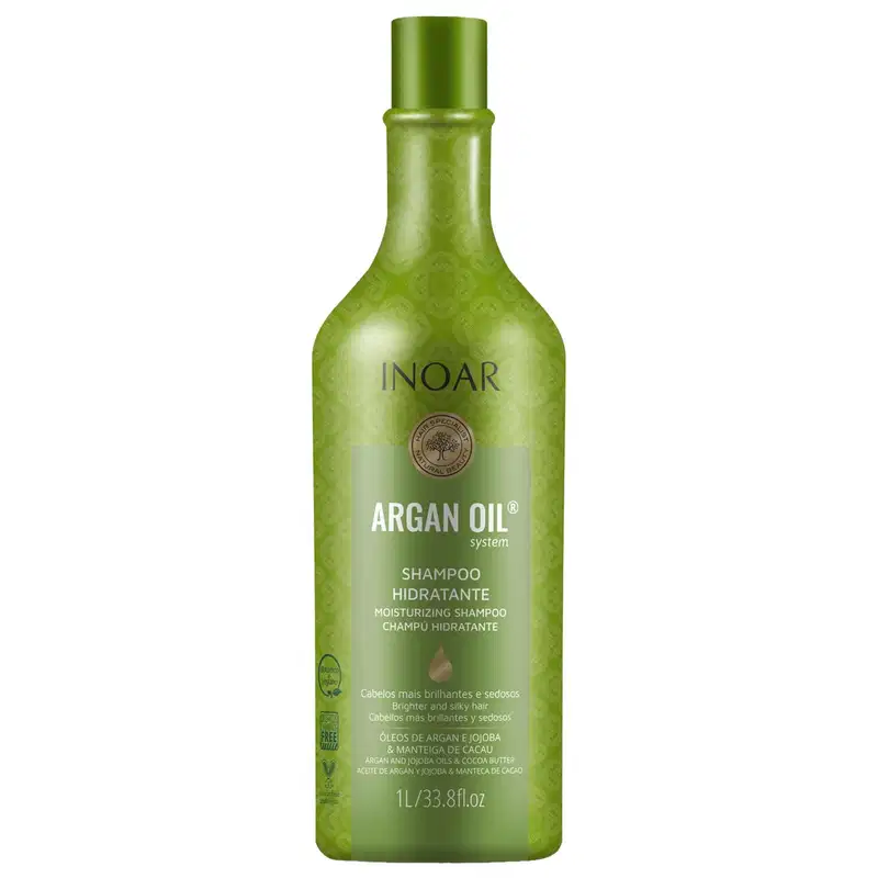 Shampoo hidratante da linha Argan Oil da marca Inoar. Embalagem em frasco plástico verde transparente com detalhes em relevo. Rótulo com o nome do produto "Argan Oil System Shampoo Hidratante".