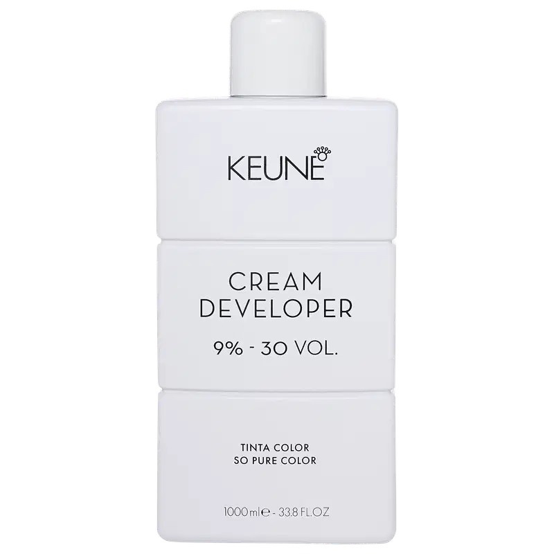 Frasco branco da marca Keune, contendo Cream Developer com 9% - 30 VOL. O rótulo apresenta o nome da marca e do produto em letras pretas.