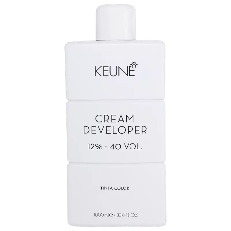 Frasco branco da marca Keune, contendo Cream Developer com 12% - 40 VOL. O rótulo apresenta o nome da marca e do produto em letras pretas.