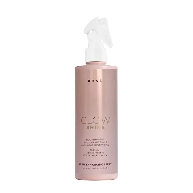 Produto de beleza da marca Brae para brilho e nutrição dos cabelos. Frasco plástico com bomba borrifadora branca. Rótulo rosa metálico com o nome do produto "Glow Shine" e descrição.