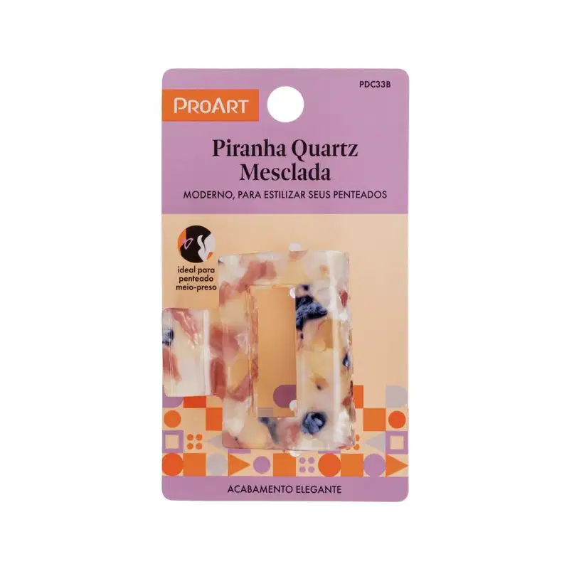 A imagem mostra uma embalagem plástica transparente com detalhes impressos em laranja, roxo e branco. Dentro está o acessório de cabelo.