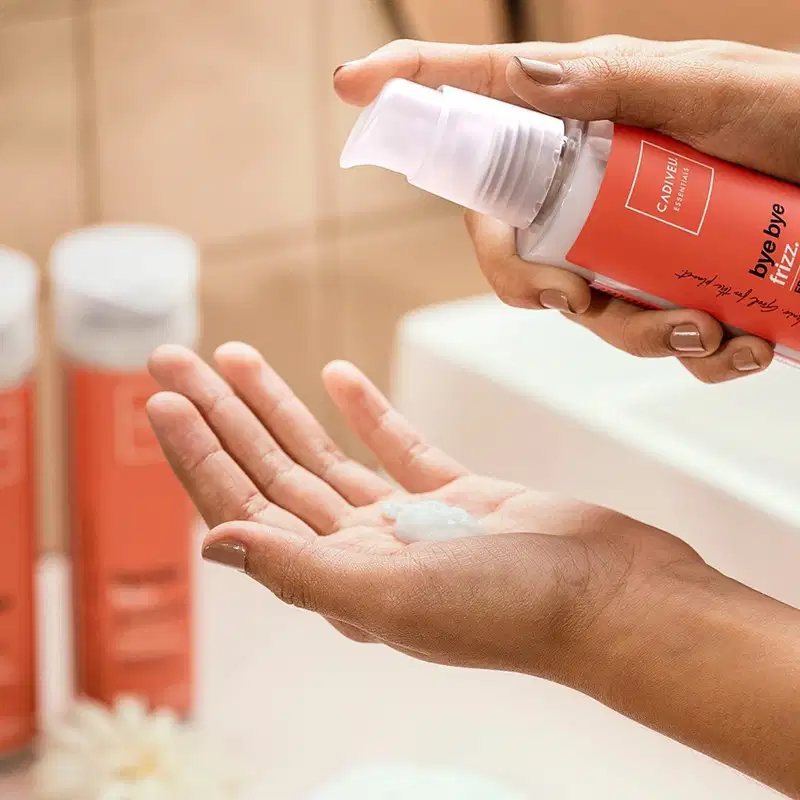 Kit Cadiveu Professional Bye Bye Frizz  Shampoo Leave-in e Máscara (3 produtos)