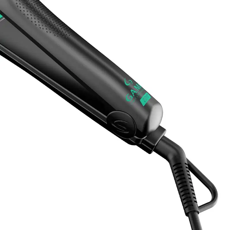 Imagem da chapinha de cabelo da marca GA.MA Italy, com foco no cabo rotativo.