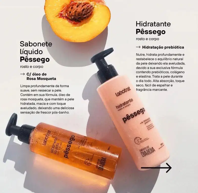 O produto mostrado na imagem é um hidratante corporal da marca Labotrat, com o nome "Pêssego" impresso no rótulo. A embalagem é um frasco plástico com um dispensador na parte superior, de cor laranja clara.