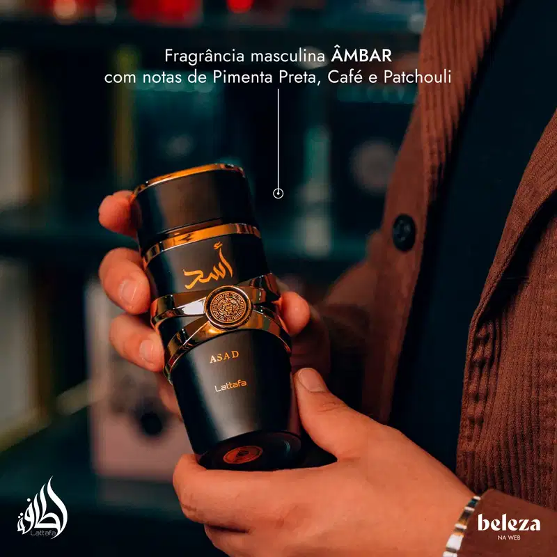 Fragrância masculina AMBAR da Lattafa Perfumes, com notas de Pimenta Preta, Café e Patchouli, em frasco preto com detalhes dourados e logotipo da marca.