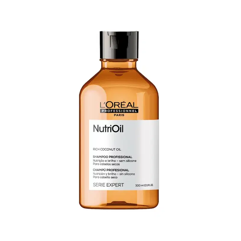 A imagem mostra um frasco arredondado de shampoo de cor marrom, com rótulo branco e tampa preta.