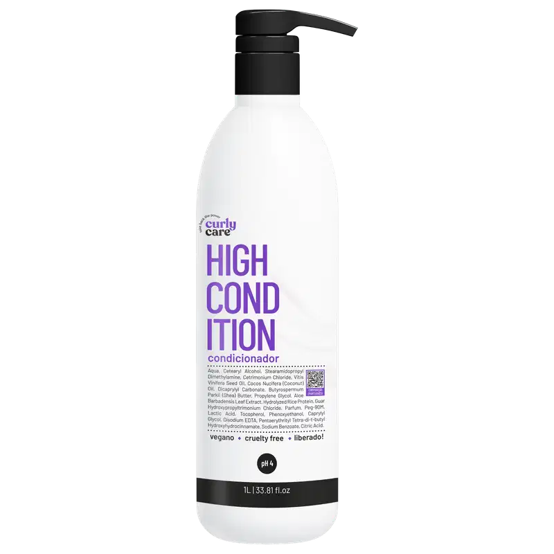 Condicionador High Condition da marca Curly Care. Embalagem plástica branca cilíndrica com tampa preta. Rótulo frontal com o nome do produto em letras grandes na cor roxa e a descrição "condicionador" abaixo.