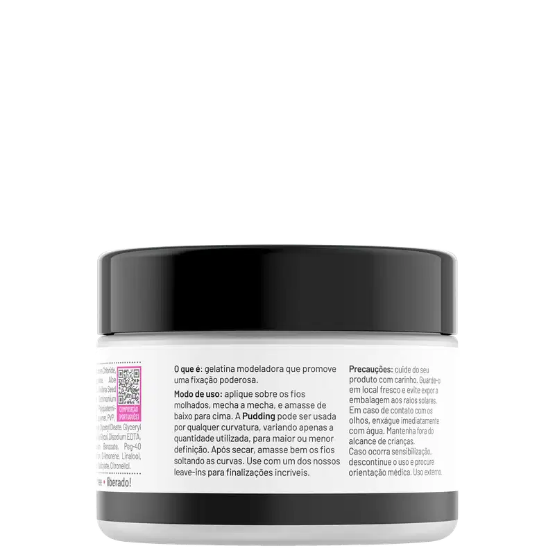 Pote plástico branco com tampa preta contendo um produto de definição de cachos da marca Curly Care. O rótulo indica que é um "Pudding Gelatina Definidora" vegano, com pH 4,2.