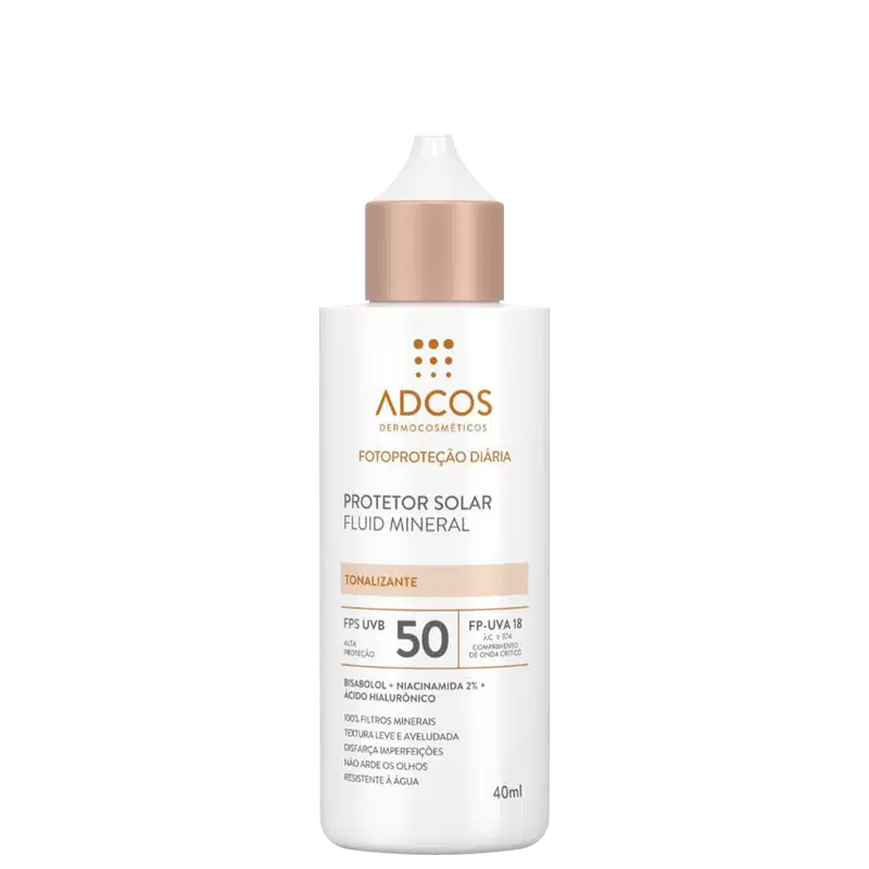 Protetor solar fluido Adcos, embalagem plástica branca de 40ml. No rótulo: Fotoproteção Diária Protetor Solar Fluid Mineral Tonalizante", fator de proteção FPS UVB 50 e FP-UVA. Texto indicando textura leve, não arde os olhos e é resistente à água.