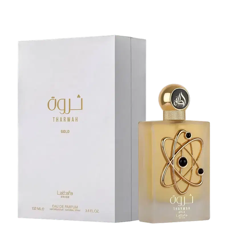 Caixa branca com texto dourado "Tharwah Gold" e frasco de perfumaria dourado com design geométrico. O frasco possui tampa dourada e o rótulo exibe o nome da marca "Tharwah" em árabe e em inglês.