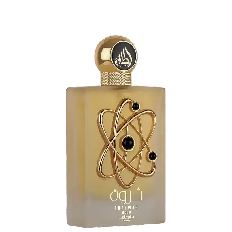 Frasco de perfume dourado da marca Lattafa, com design moderno e detalhes em preto. O rótulo apresenta o nome "Tharwah Gold" em árabe e em inglês, além de um símbolo atômico estilizado.