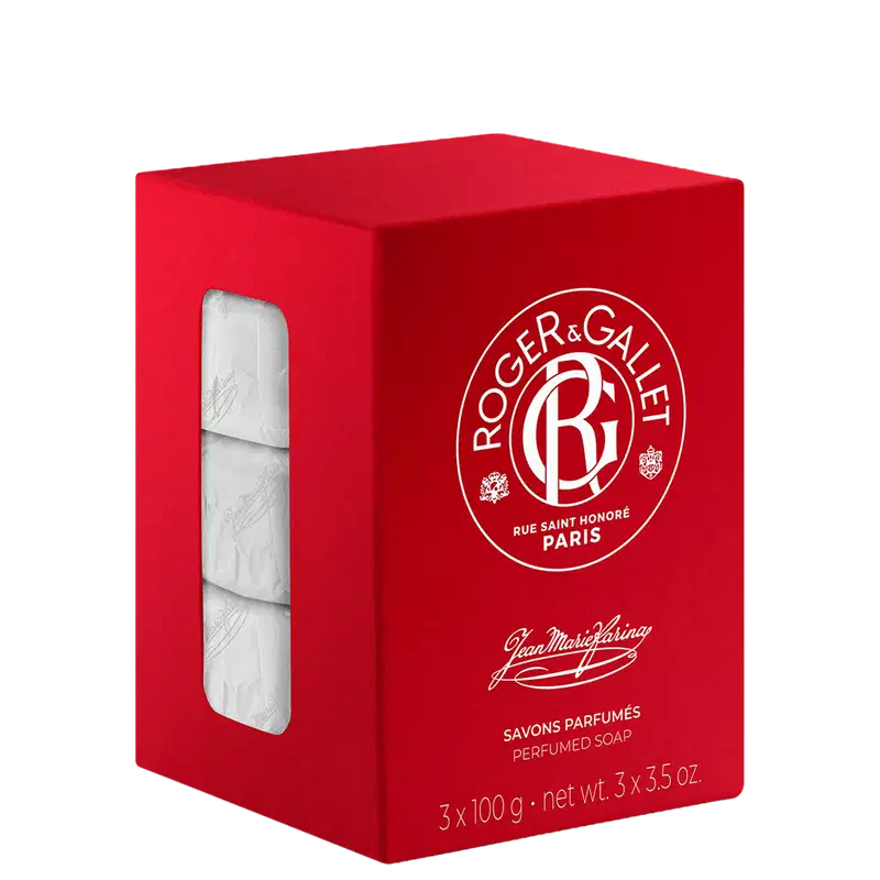 Caixa vermelha contendo três barras de sabonete perfumado da marca Roger & Gallet, com o logotipo e nome da marca impressos em branco. A embalagem apresenta uma janela transparente para visualizar os sabonetes.