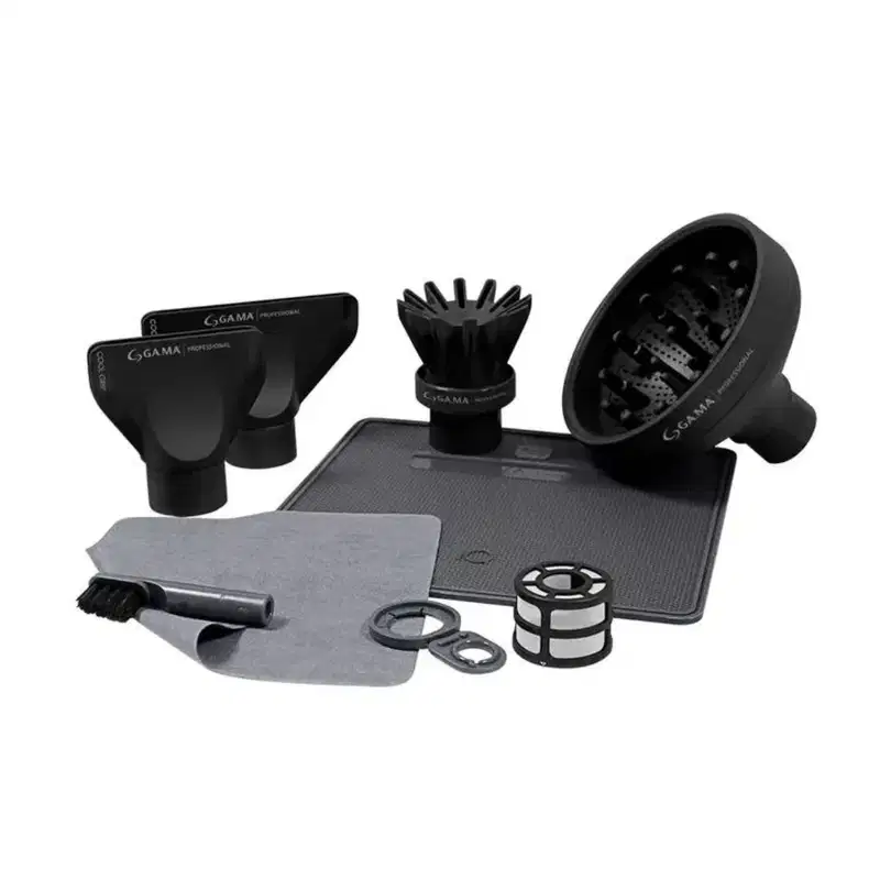 A imagem traz um conjunto de acessórios para o secador de cabelo. Inclui um smart pad cinza escuro, um difusor preto, dois bicos pretos para secagem, um concentrador preto, uma pequena escova para limpeza e um pano cinza para limpeza.