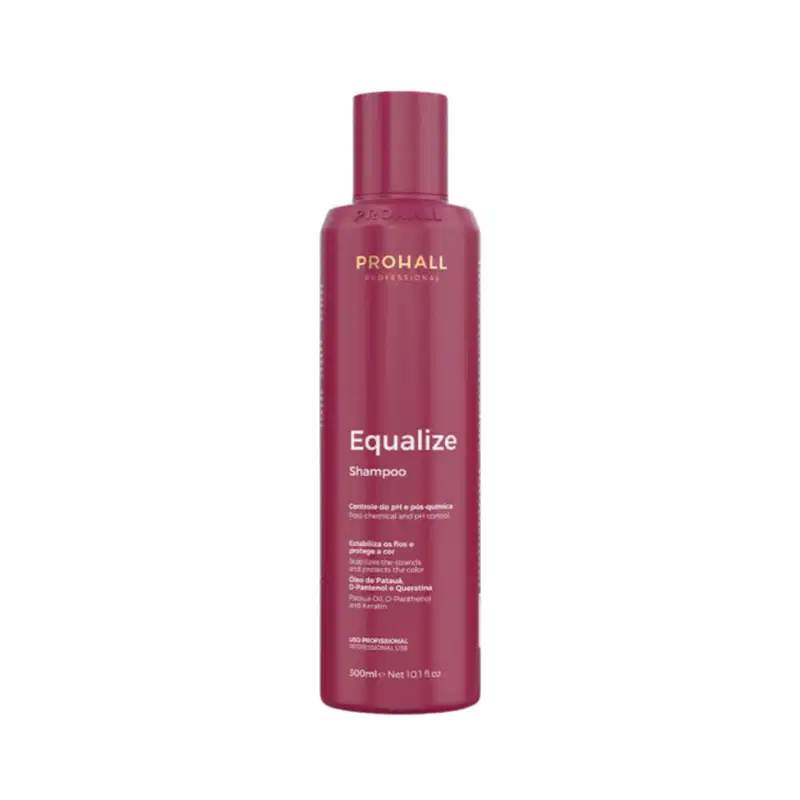 Shampoo da marca Prohall Cosmetic, chamado "Equalize". A embalagem é um frasco de plástico de cor rosa escuro, com o nome da marca e do produto claramente visíveis no rótulo. O frasco possui um formato cilíndrico e uma tampa na parte superior.