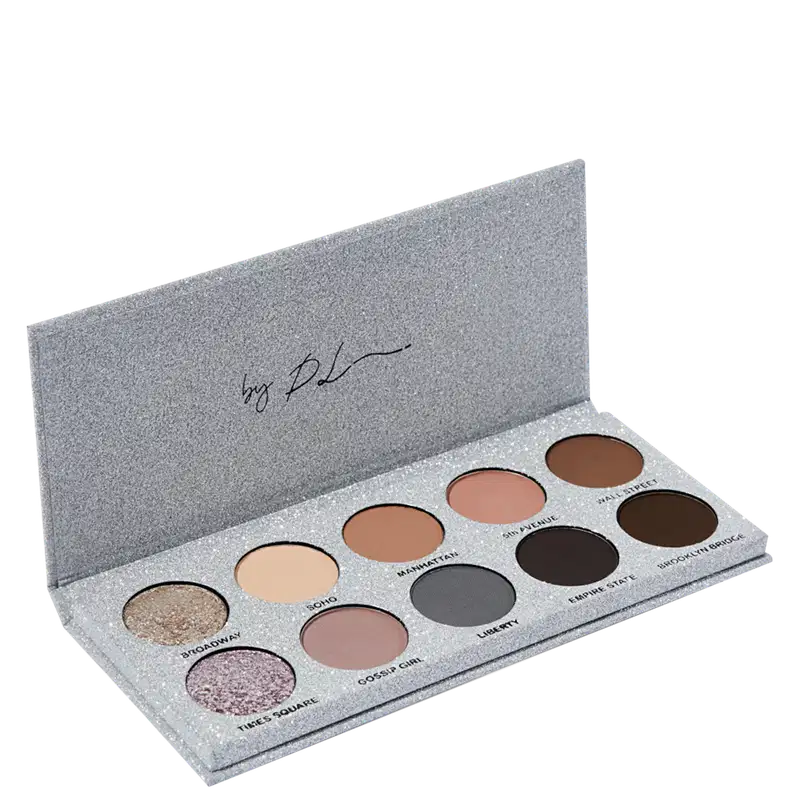 A imagem mostra a paleta de sombras de olhos da marca Ky Beauty. Embalagem retangular de papelão cinza brilhante. Contém 10 sombras prensadas em tons neutros variando do bege claro ao marrom escuro. Apresentação compacta e portátil.