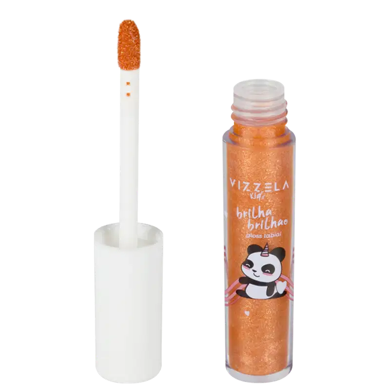 O produto é um brilho labial da marca Vizzela Kids. Consiste em um frasco plástico transparente com tampa branca, contendo um produto brilhante de cor laranja. O frasco tem um rótulo com o logotipo da marca.