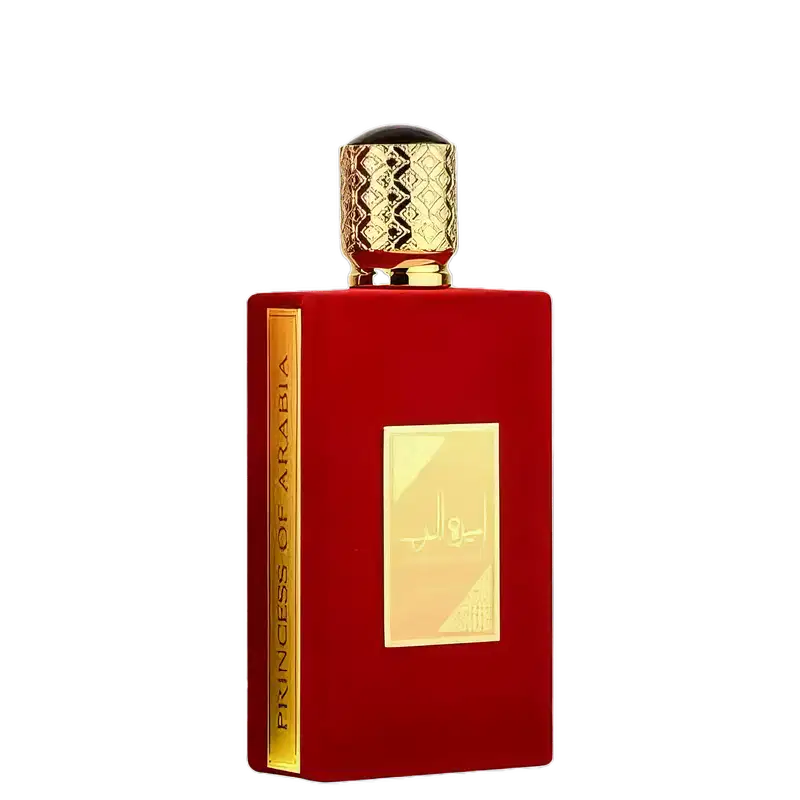 Frasco de perfume vermelho da marca Lattafa Perfumes, com tampa dourada e rótulo dourado com texto árabe. O frasco possui um design elegante e sofisticado.