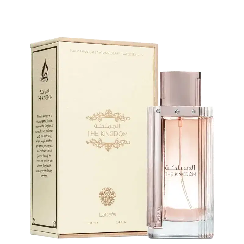 Frasco de perfume da marca Lattafa Perfumes, chamado "The Kingdom", com embalagem de caixa bege e dourada. O frasco é de vidro com design elegante e detalhes em metal, contendo 100ml do produto.