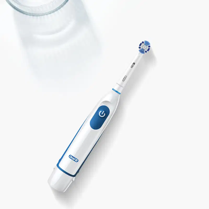 Escova Dental Elétrica Oral-B Pro-Saúde Power + 2 Pilhas