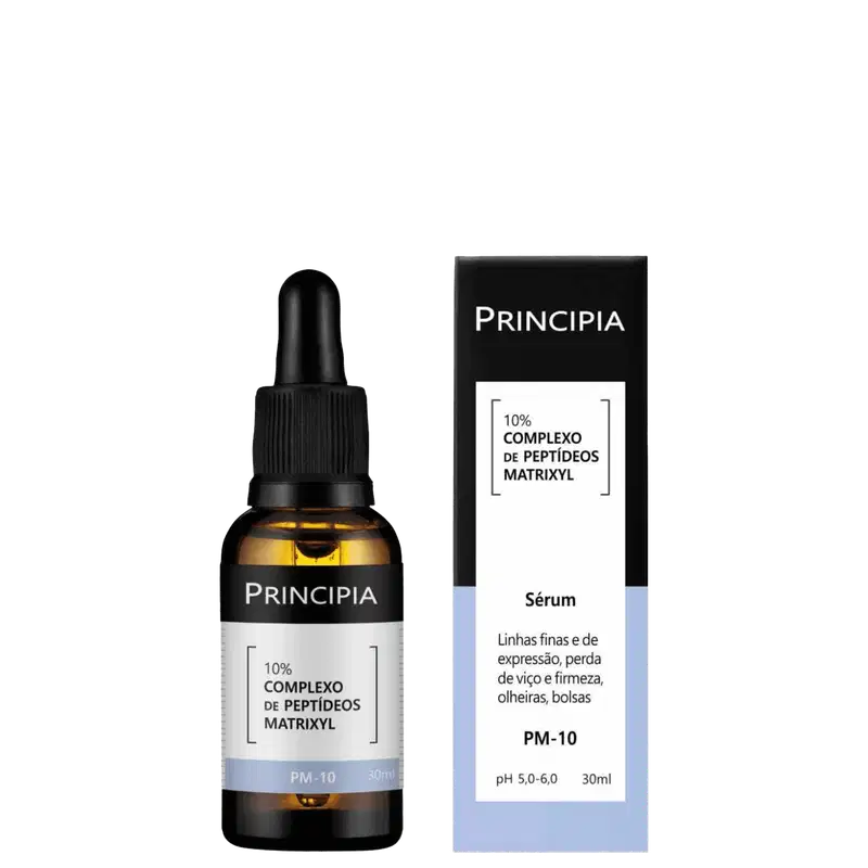 Frasco de vidro âmbar com conta-gotas contendo um líquido dourado. Rótulo branco com o texto "Principia" e "10% Complexo de Peptídeos Matrixyl PM-10 30ml". Embalagem de plástico preto fosco com detalhes texturizados na parte inferior.