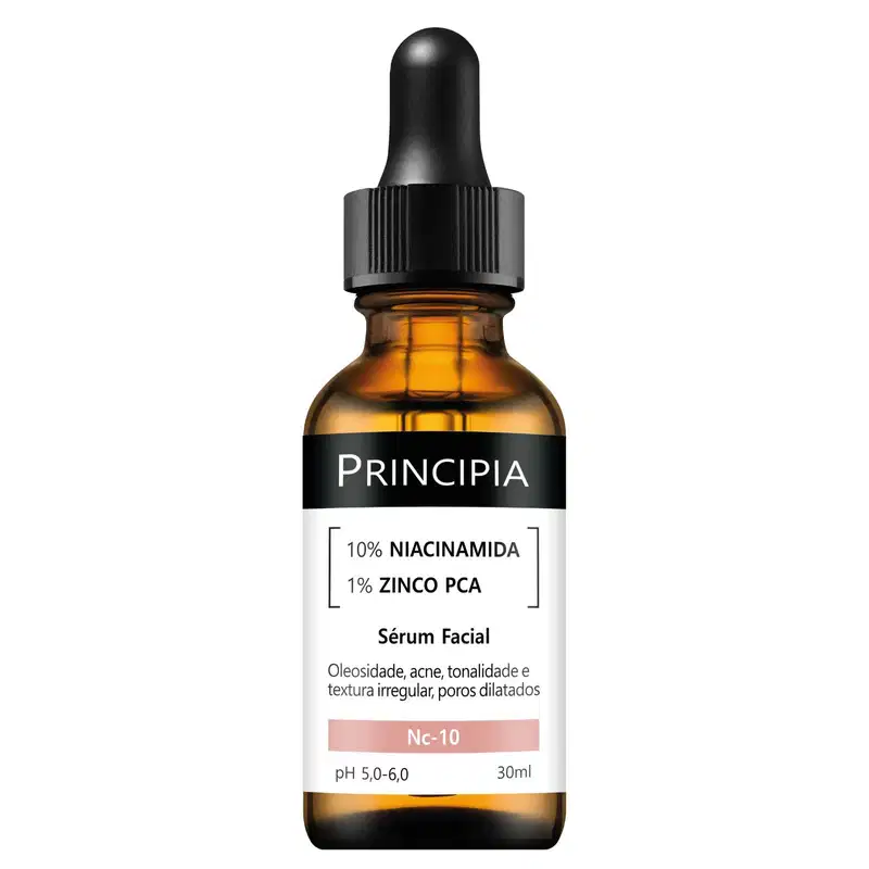 Frasco de vidro âmbar com conta-gotas preto contendo sérum facial da marca Principia.