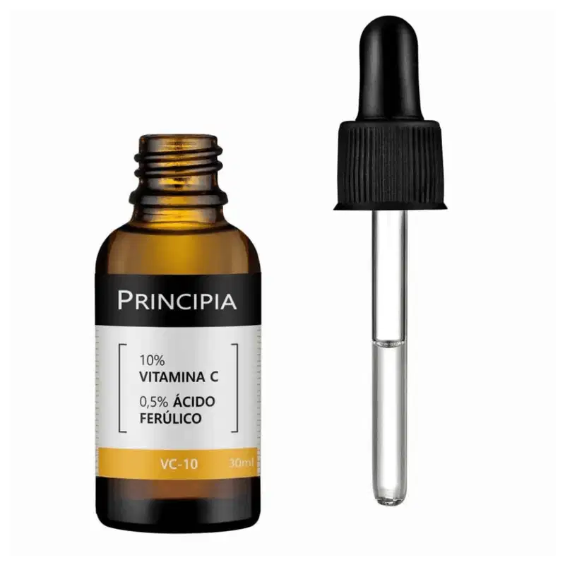 Produto de cuidado da pele Principia. Frasco âmbar de vidro com rótulo preto e branco. Acompanha aplicador de plástico preto com ponta de borracha para aplicação do produto. Embalagem simples e minimalista, com foco nos ingredientes ativos.