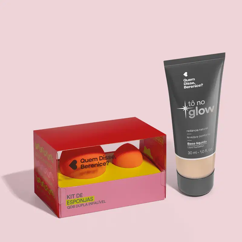 Kit com duas esponjas e base líquida.
