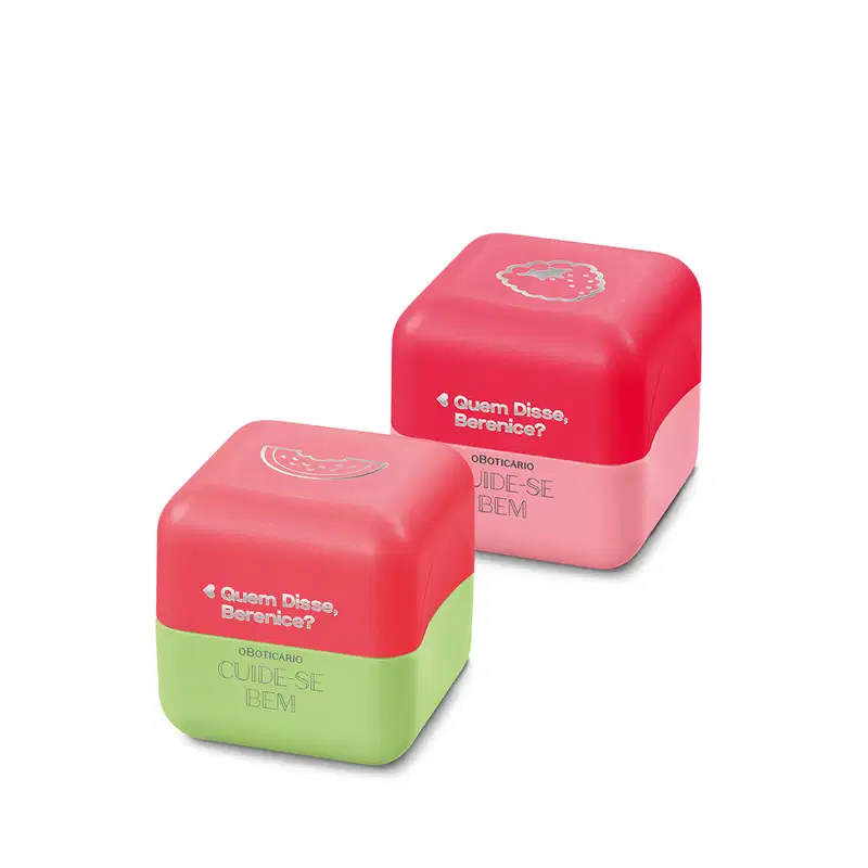 Duas caixas quadradas de produtos da marca Quem Disse, Berenice?, com cores rosa e verde, exibindo o texto "Quem Disse, Berenice?" e o nome do produto "Cuide-se Bem" em suas embalagens.