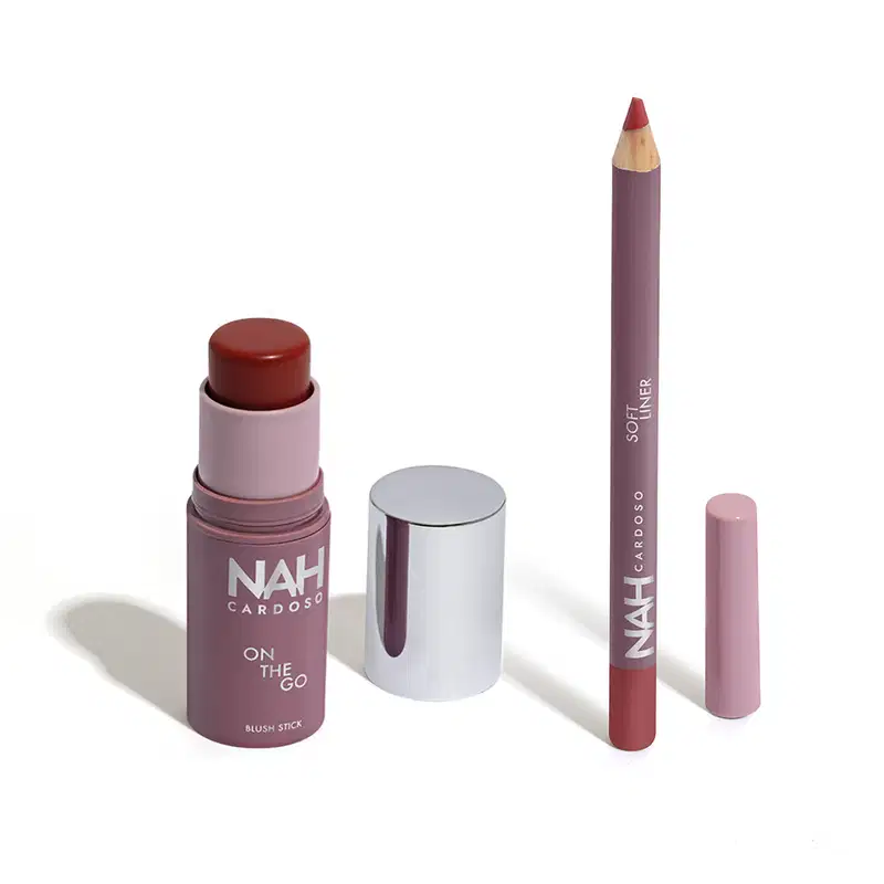 Combo By Nah Cardoso:  Lápis Contorno Labial Marrom Brave 1,1g +  Blush Stick Rosa Charming 5g