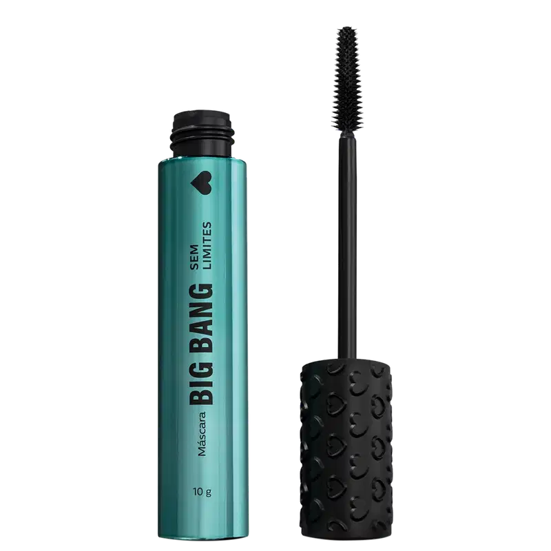 Frasco azul de máscara de cílios Big Bang aberto em formato cilíndrico e pequeno, com uma tampa preta. O aplicador está visível ao lado da embalagem e conta com um pincel de cerdas pretas e curtas para aplicação do produto nos cílios.