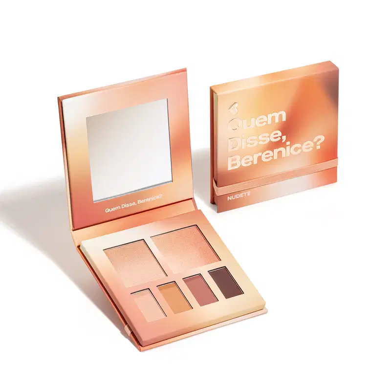 Paleta ee maquiagem multifuncional Nudelele Quem Disse, Berenice? em estojo na cor rosa com espelho na tampa contendo seis cores diferentes de sombras e blushes em tons de nude. Ao lado, caixa do produto.
