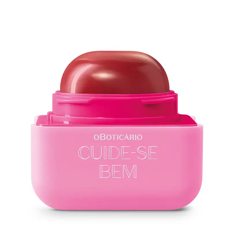 Pote compacto rosa com letras brancas e roll-on na cor vermelha de balm hidratante labial vinho Cuide-se Bem Cereja Livre Quem Disse, Berenice?.